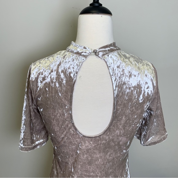 Love J Woman’s Beige Velvet Dress Size Medium - Picture 8 of 15